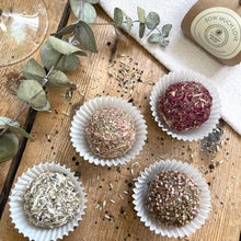 Load image into Gallery viewer, seed wedding favour seed bombs front